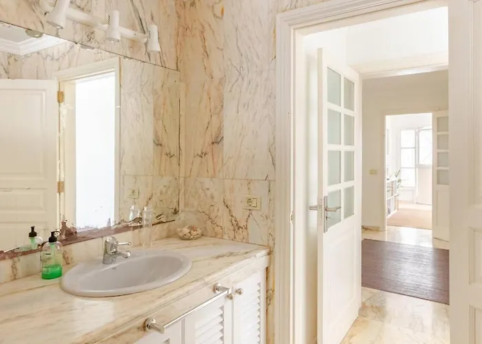 Escape To Your Private Pool, Sea Views And Bbq 2*