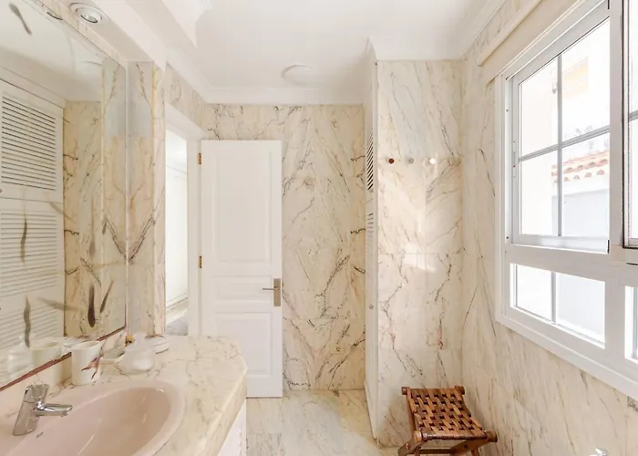 Konukevi Escape To Your Private Pool, Sea Views And Bbq 2*