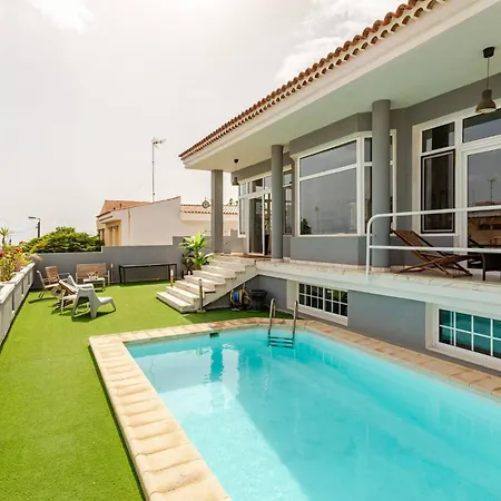 بيت ضيافة Escape To Your Private Pool, Sea Views And Bbq 2*
