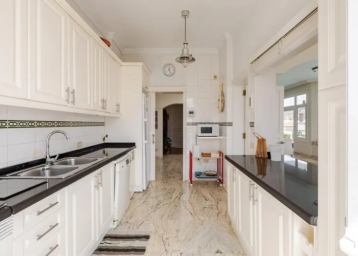 Escape To Your Private Pool, Sea Views And Bbq 2*