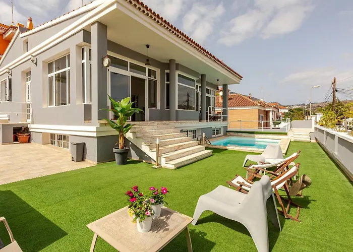 Escape To Your Private Pool, Sea Views And Bbq 2*